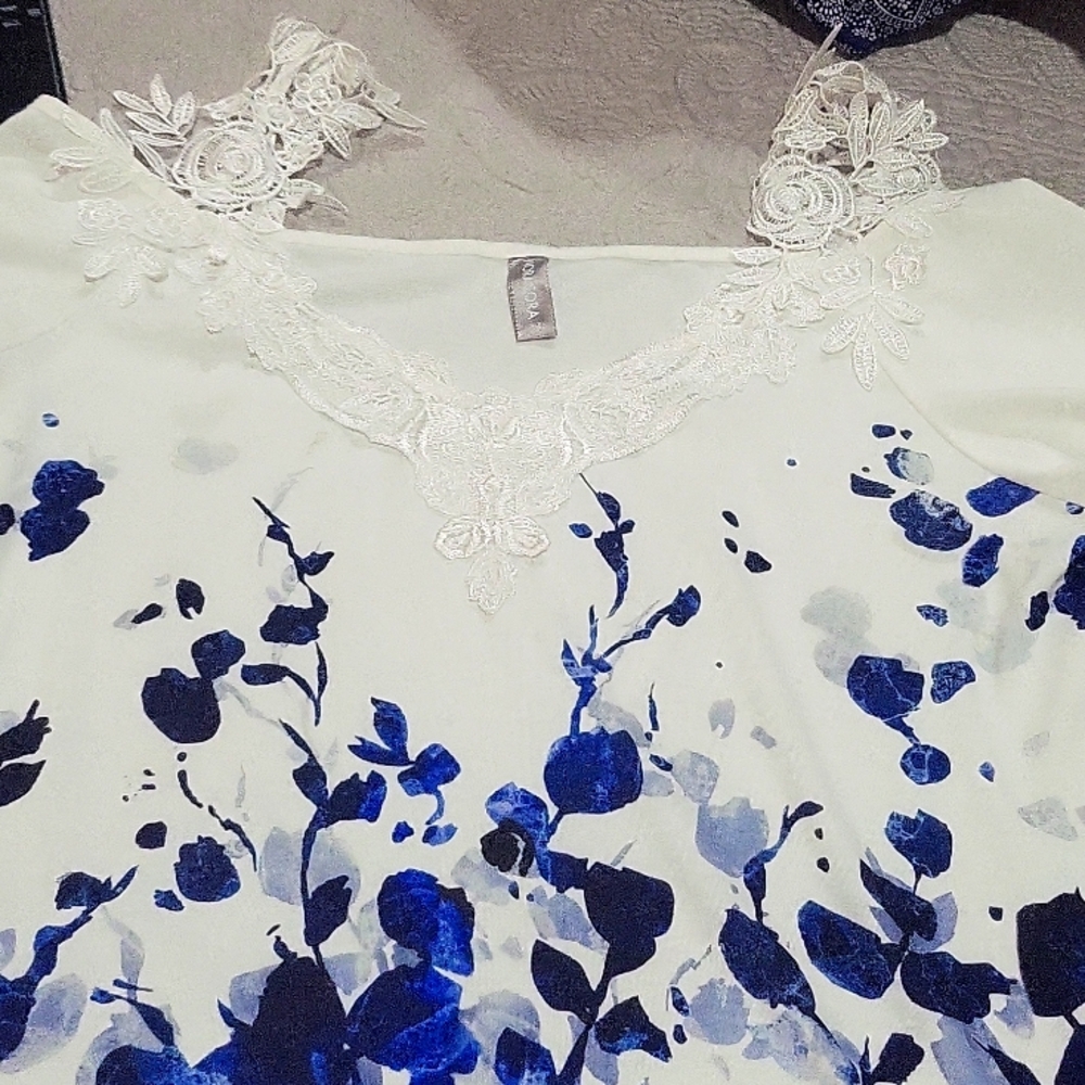 Blouse white and blue